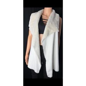 Romeo + Juliet couture vegan suede fur and knit off-white vest size small